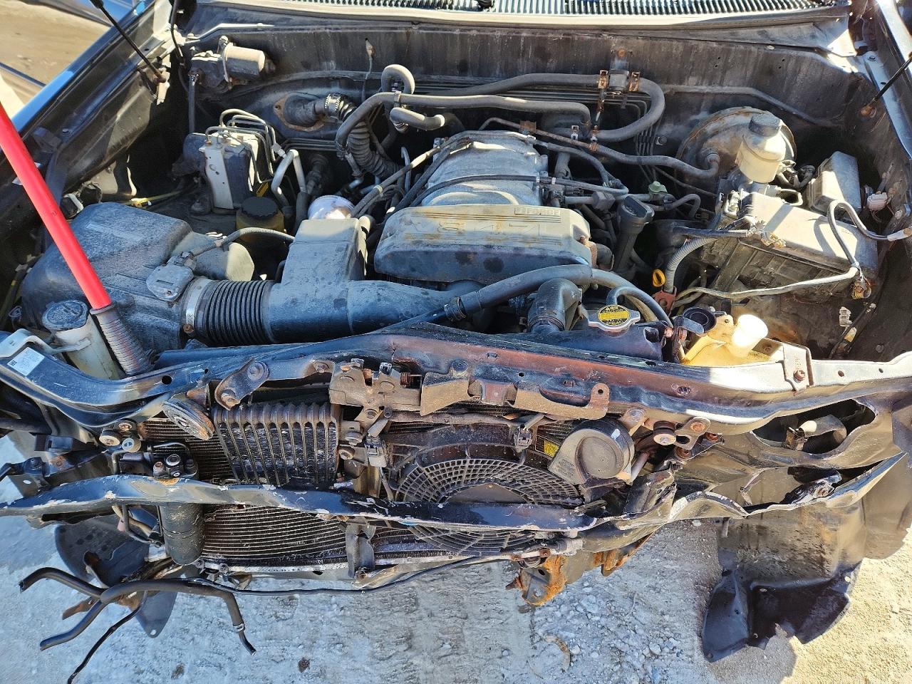 TOYOTA SEQUOIA 2002 — 13