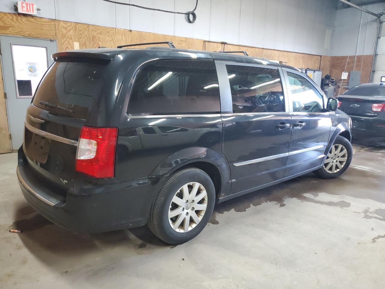 CHRYSLER TOWN & COUNTRY 2013 — 4