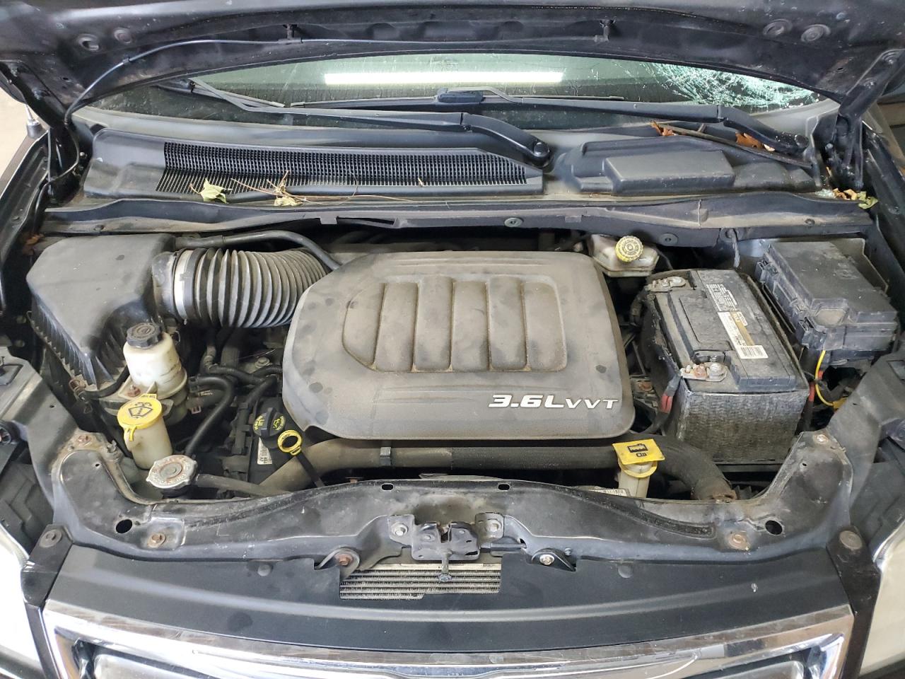 CHRYSLER TOWN & COUNTRY 2013 — 13