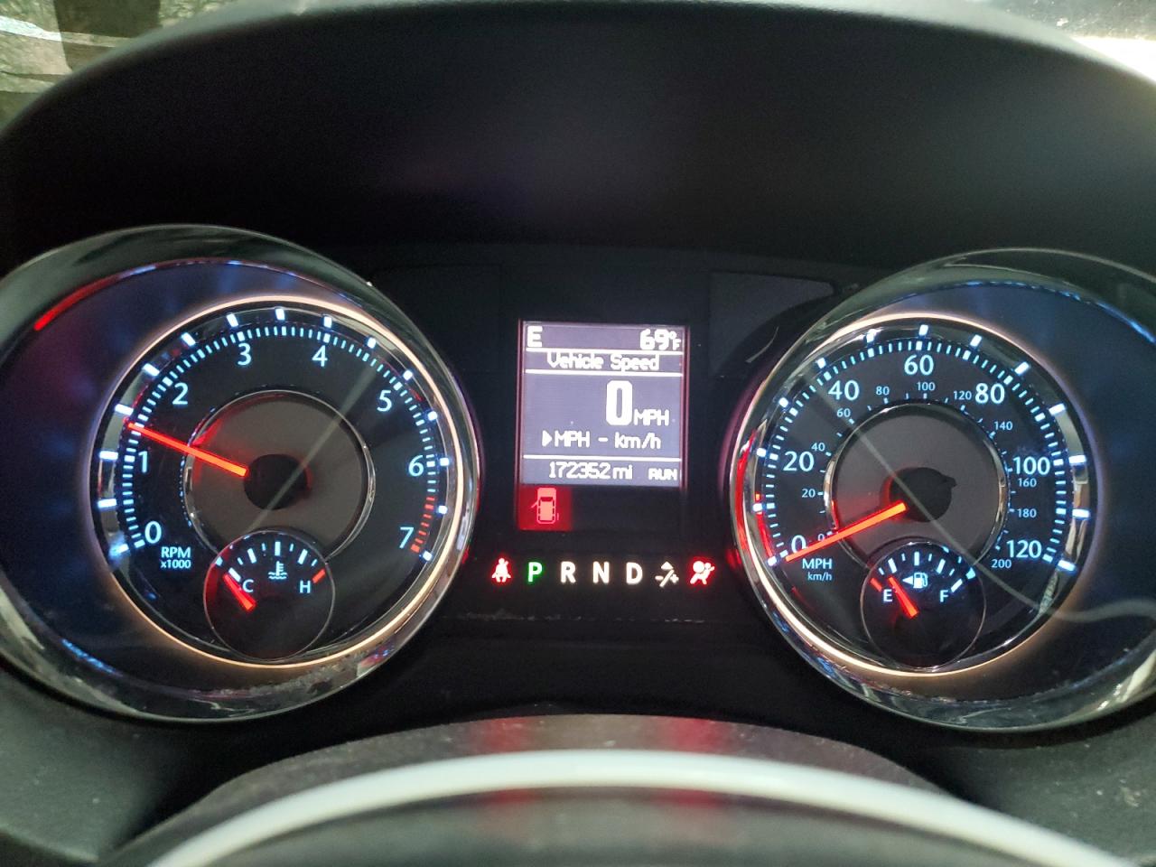 CHRYSLER TOWN & COUNTRY 2013 — 10