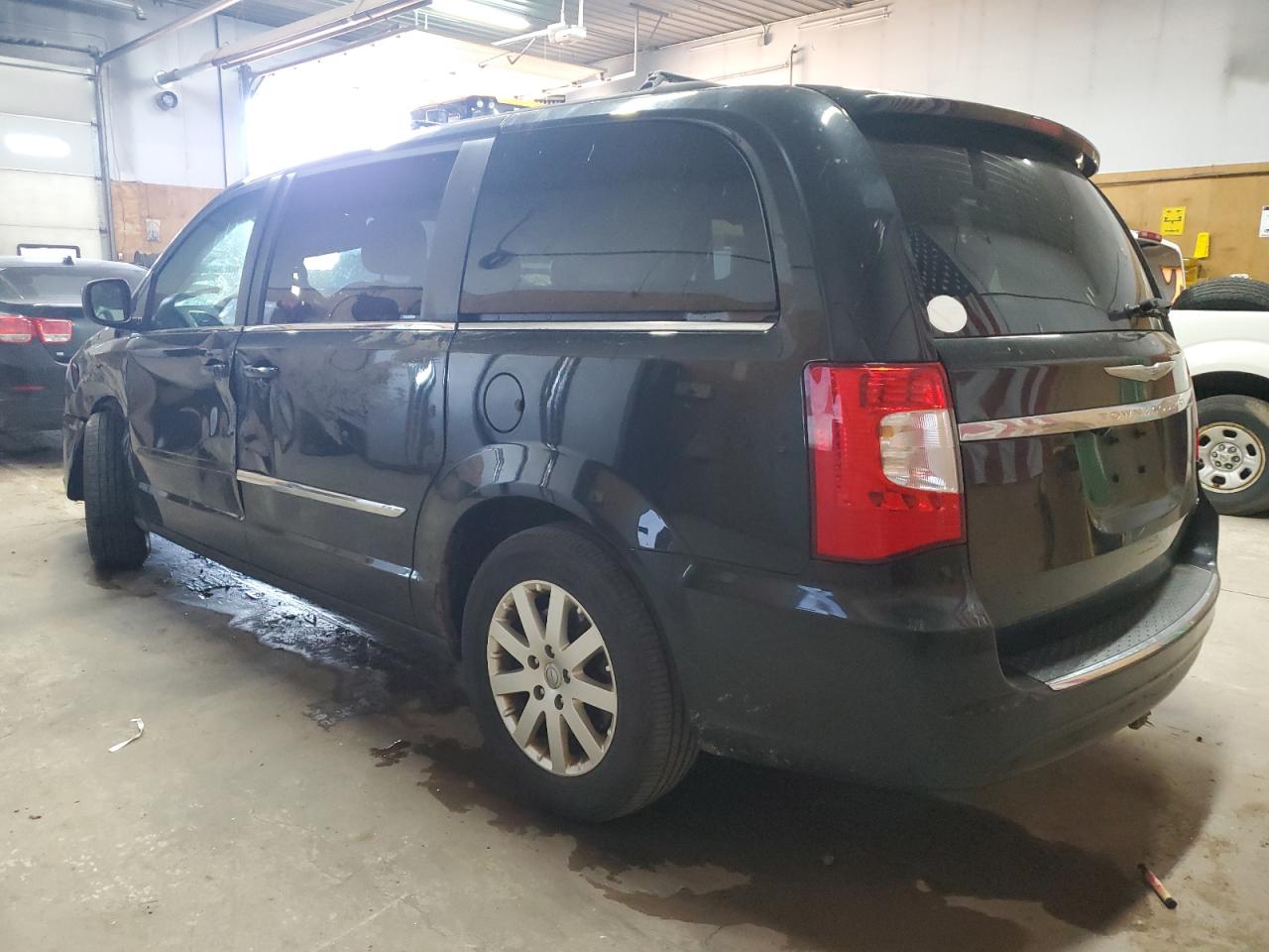 CHRYSLER TOWN & COUNTRY 2013 — 3