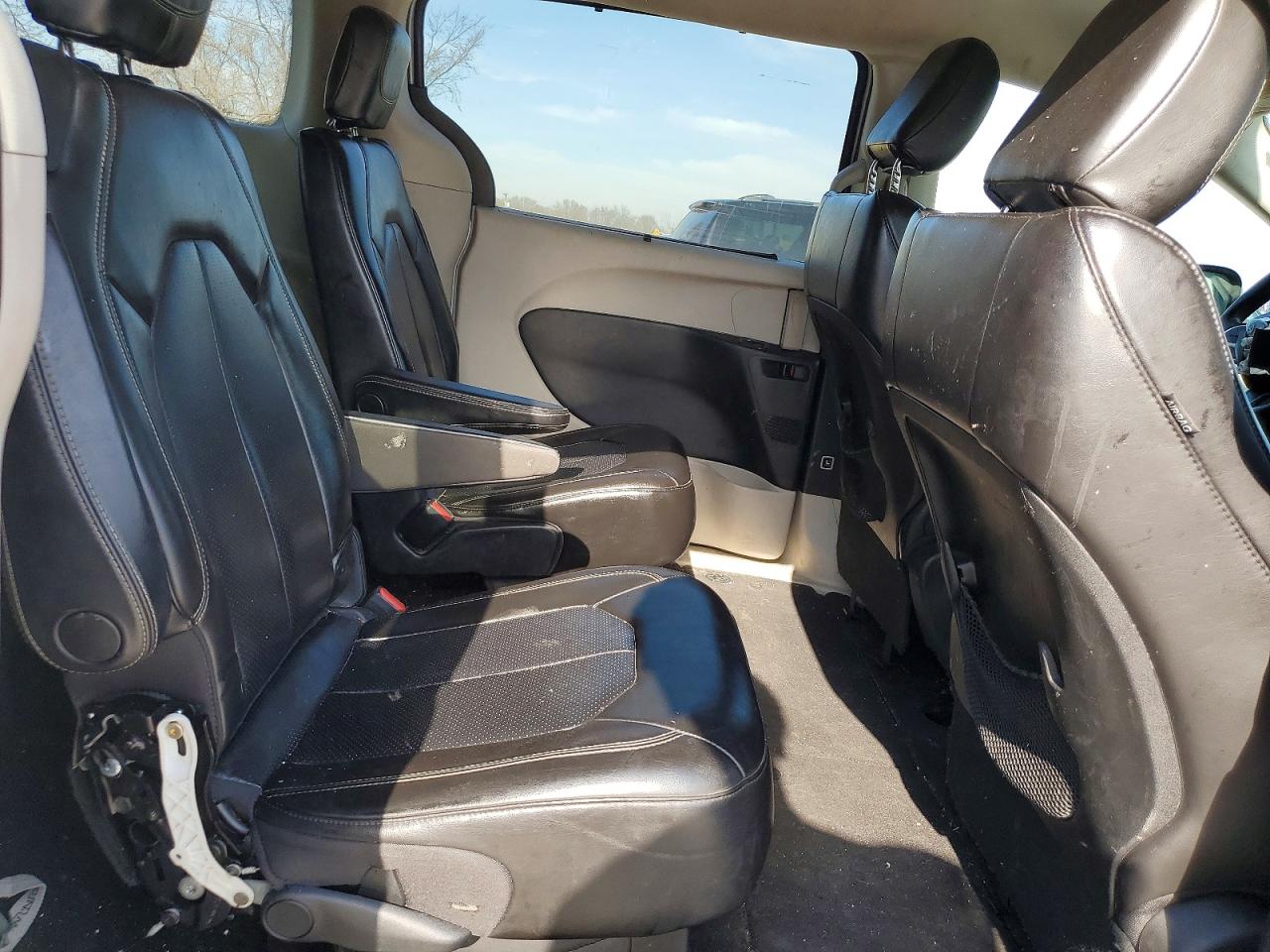 CHRYSLER VOYAGER 2021 — 12
