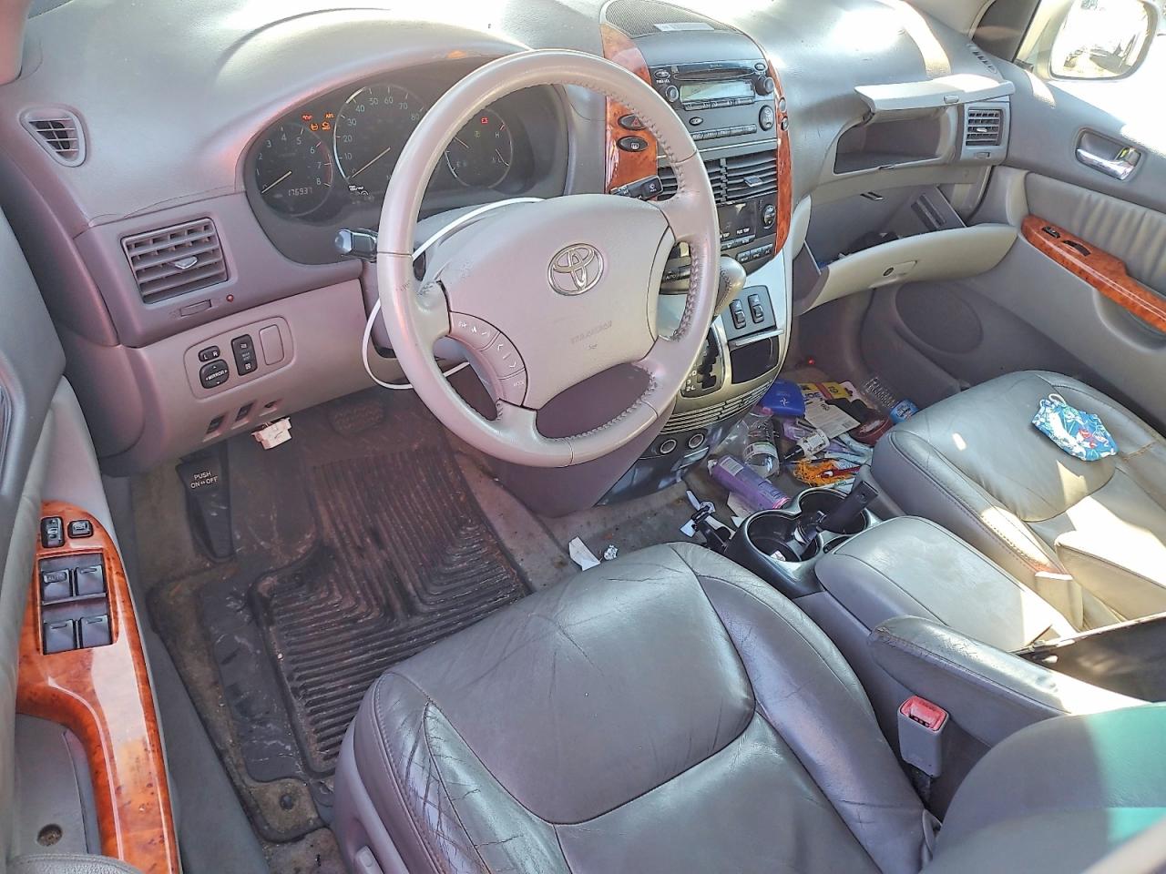 TOYOTA SIENNA 2006 — 9
