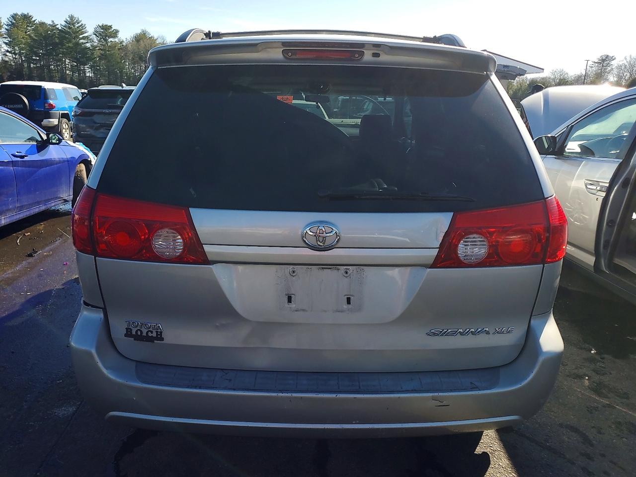 TOYOTA SIENNA 2006 — 7