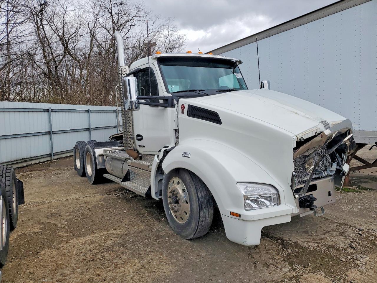 2024 KENWORTH T880