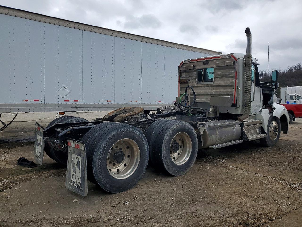 2024 KENWORTH T880