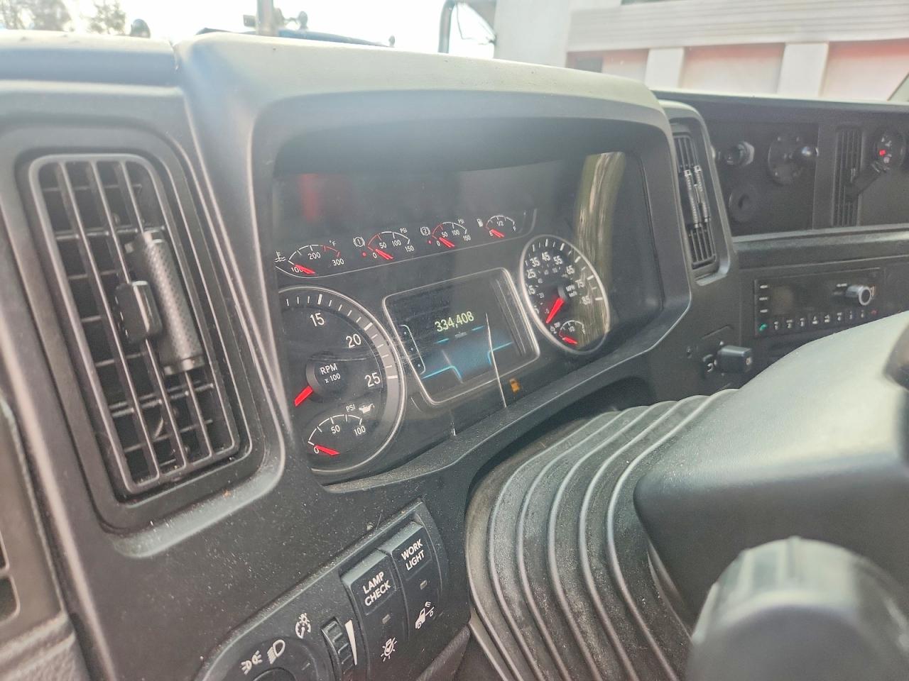 INTERNATIONAL LT625 2022 — 9