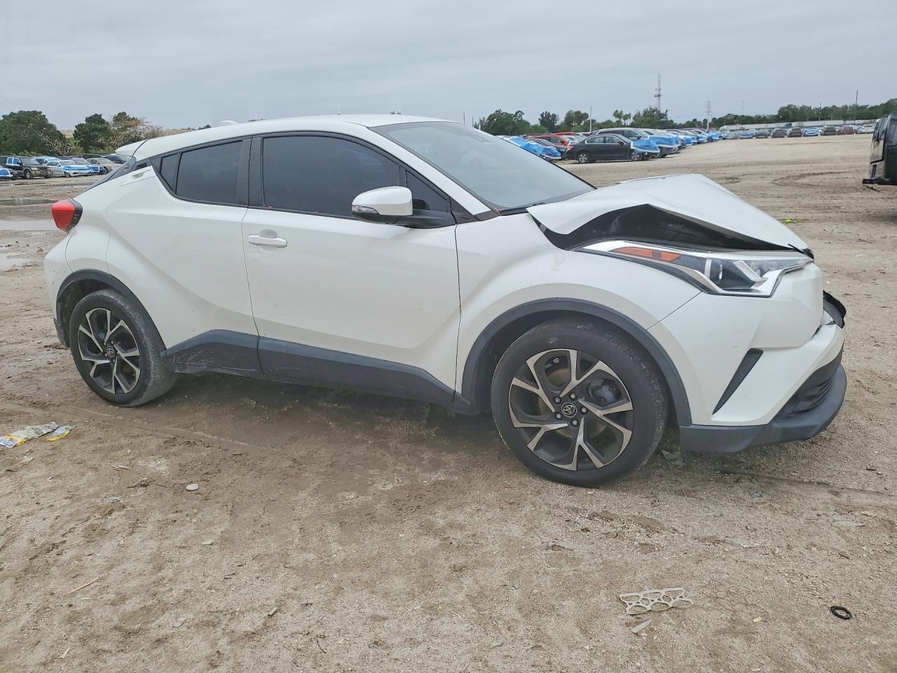2019 TOYOTA C-HR XLE