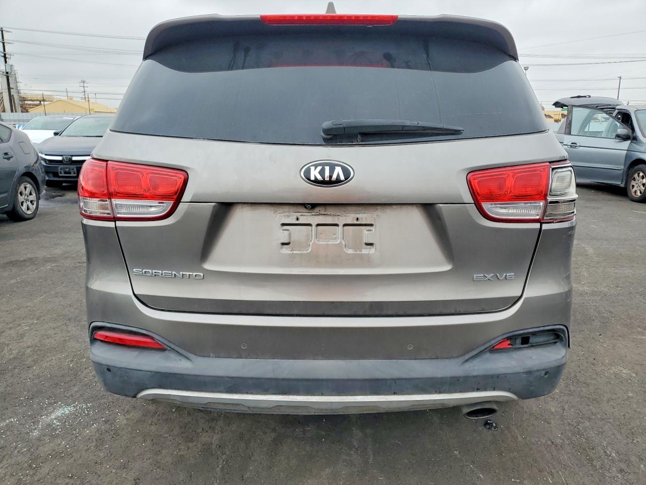 KIA SORENTO 2016 — 7
