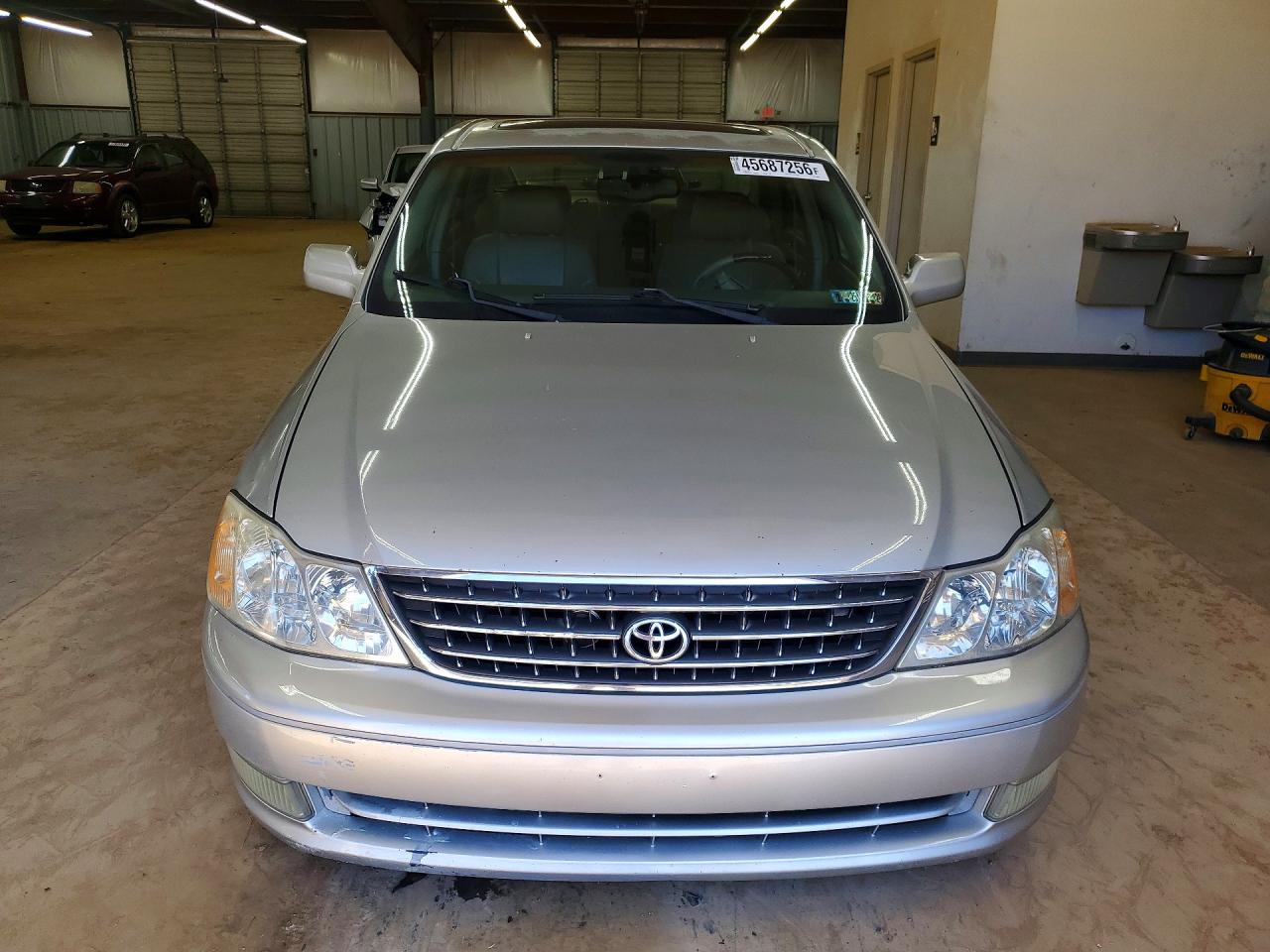 TOYOTA AVALON 2003 — 6
