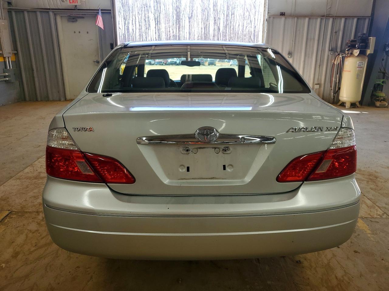 TOYOTA AVALON 2003 — 7