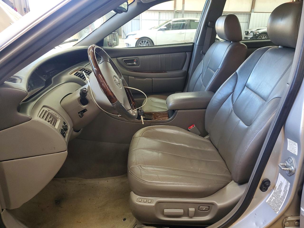 TOYOTA AVALON 2003 — 8