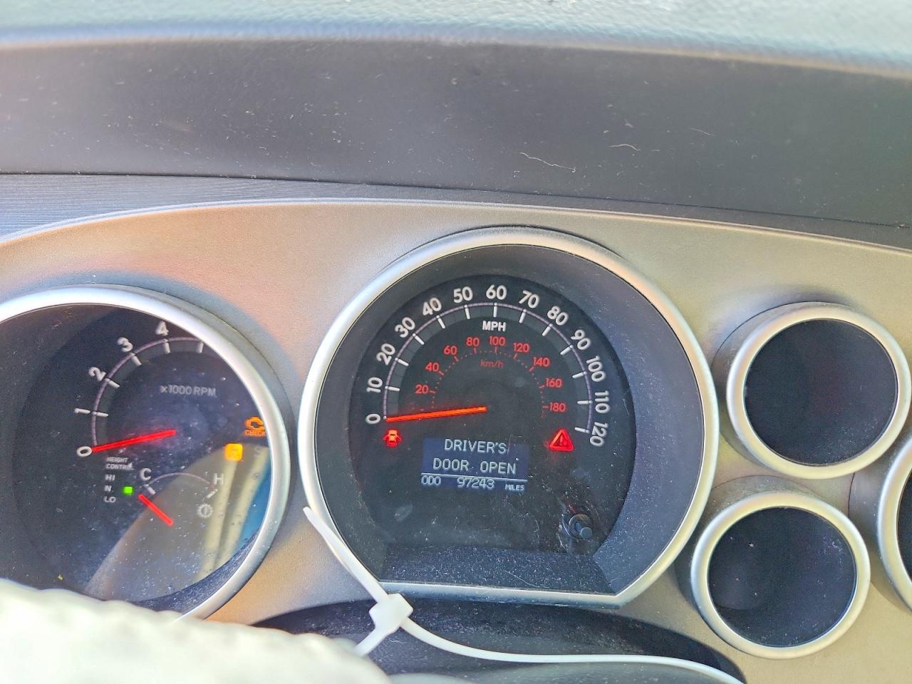 TOYOTA SEQUOIA 2014 — 10