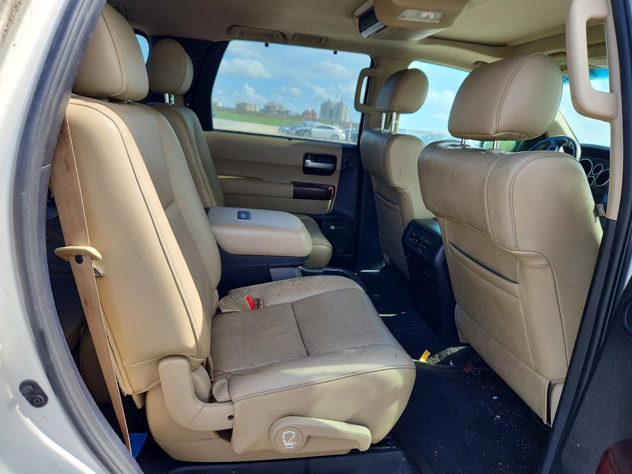 TOYOTA SEQUOIA 2014 — 12