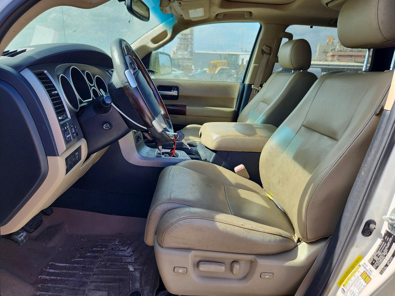 TOYOTA SEQUOIA 2014 — 8