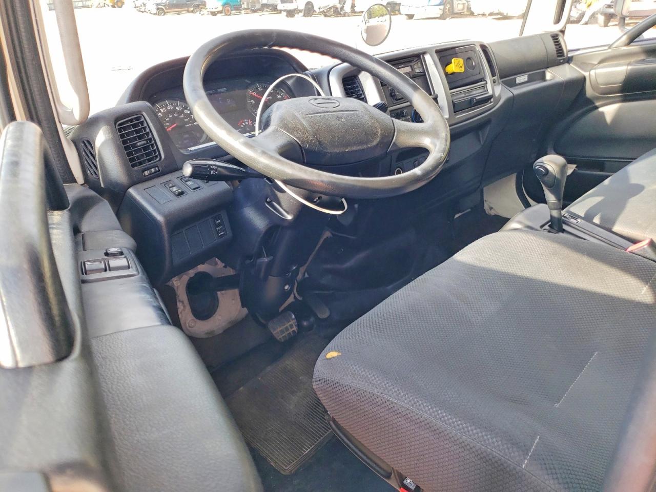 HINO 258/268 2015 — 9