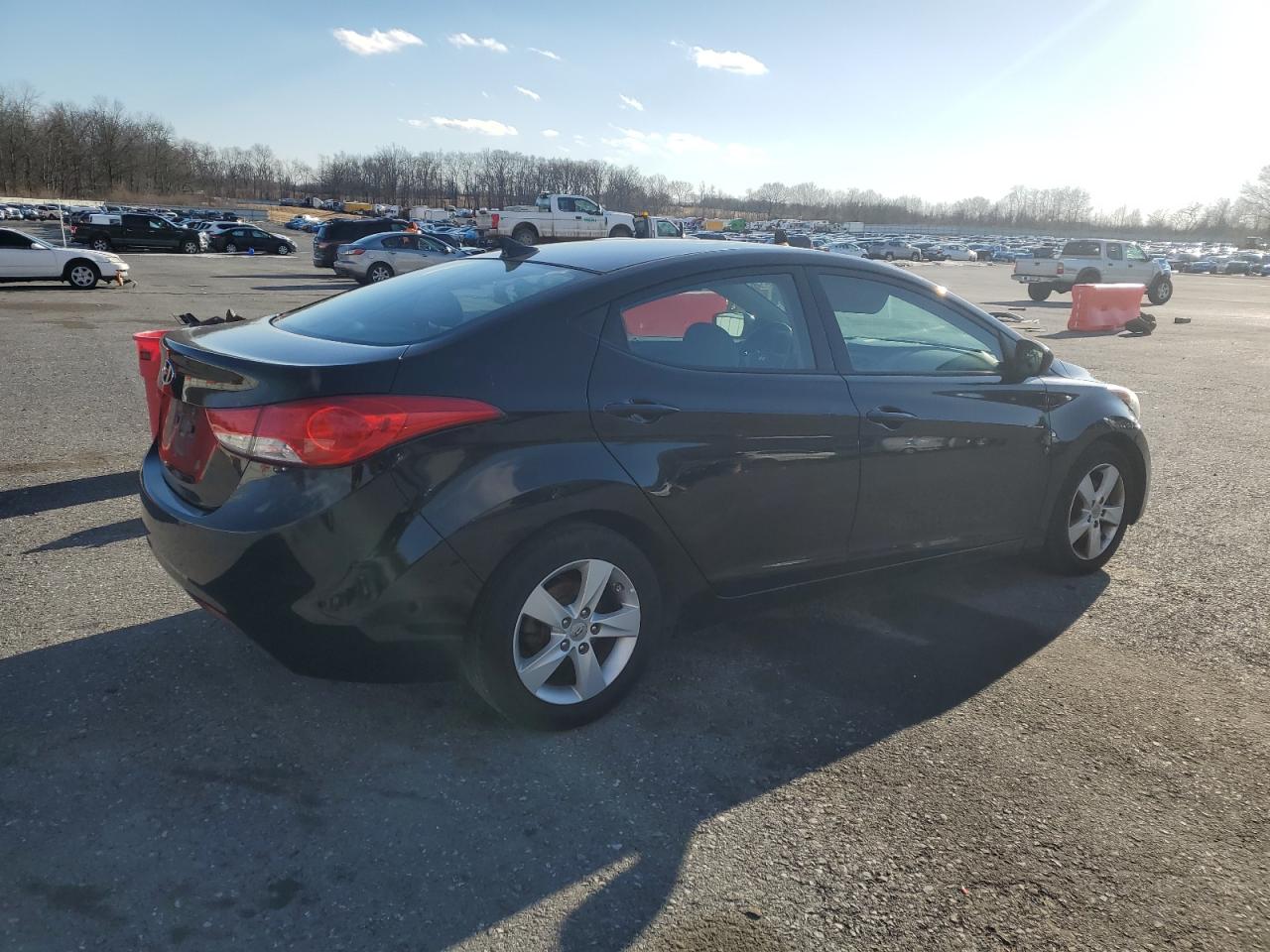 HYUNDAI ELANTRA 2013 — 4