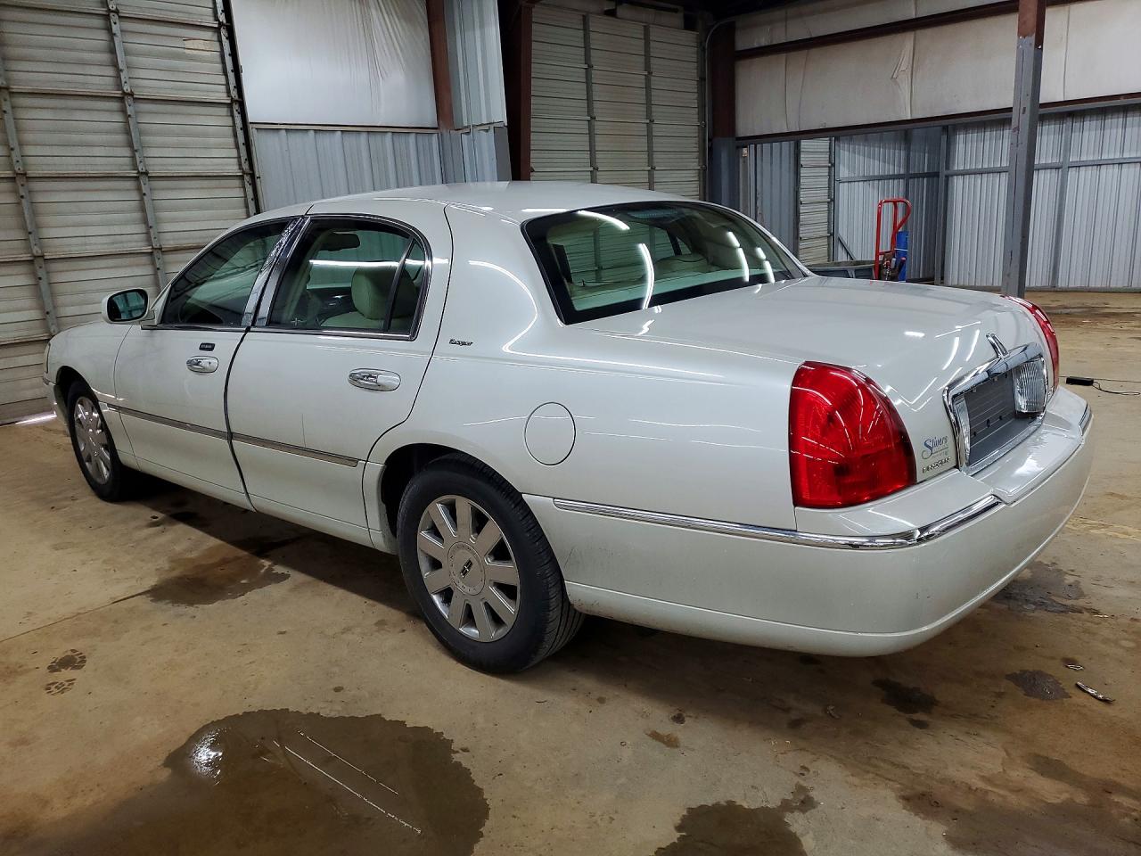 LINCOLN TOWN CAR 2007 — 3
