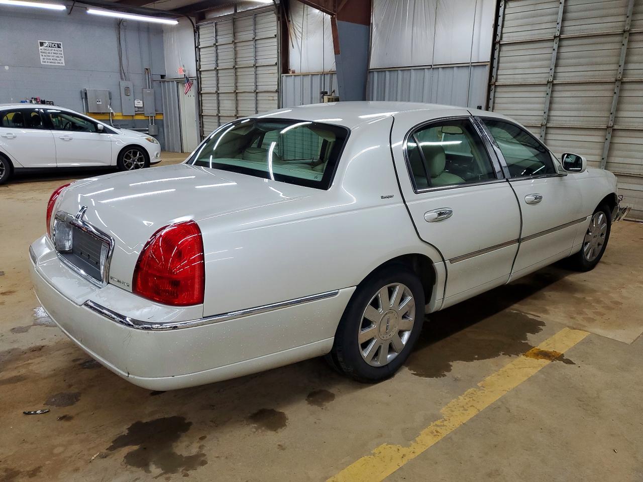 LINCOLN TOWN CAR 2007 — 4