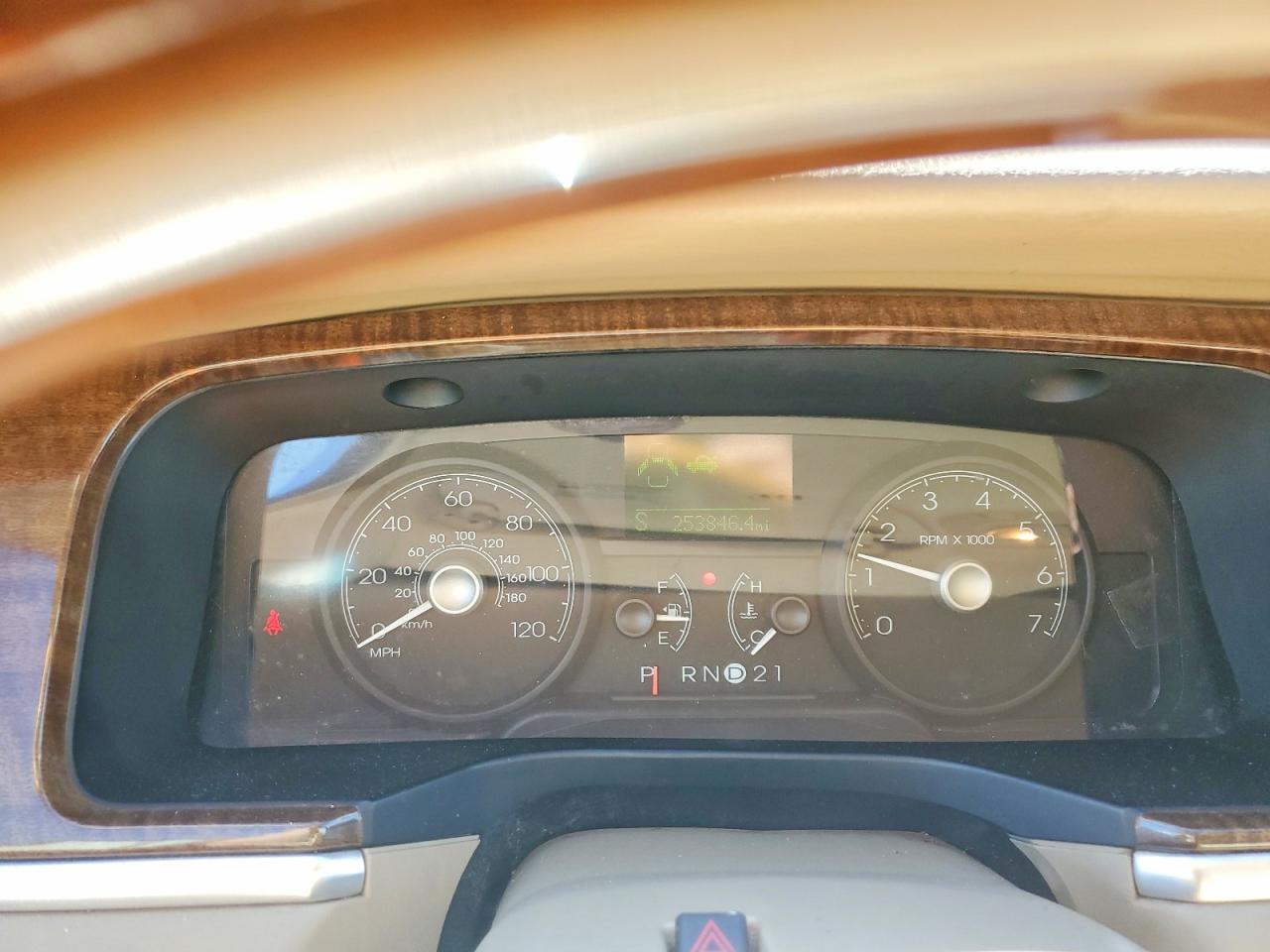 LINCOLN TOWN CAR 2007 — 10