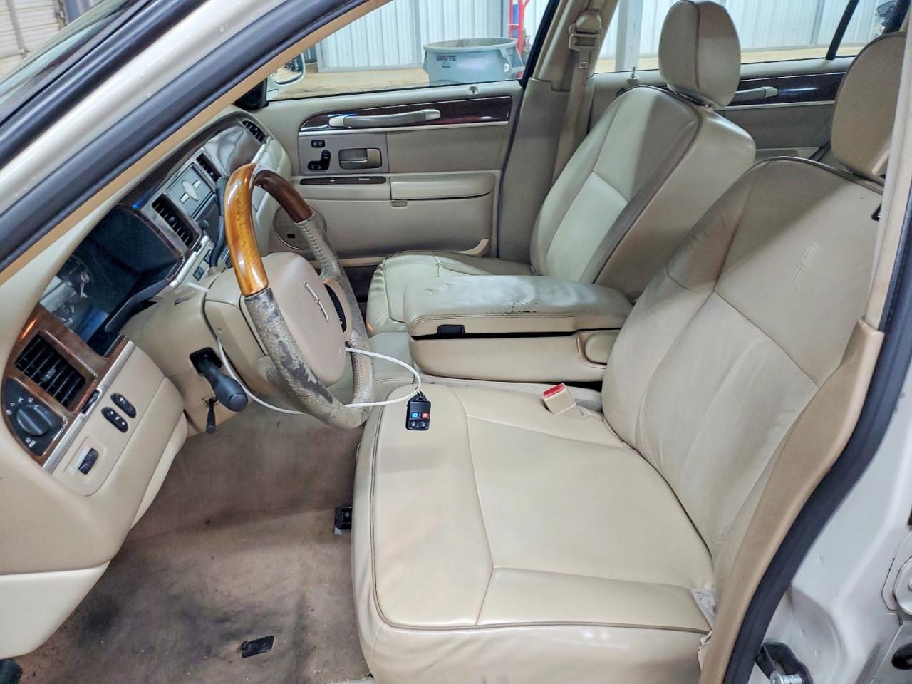 LINCOLN TOWN CAR 2007 — 8