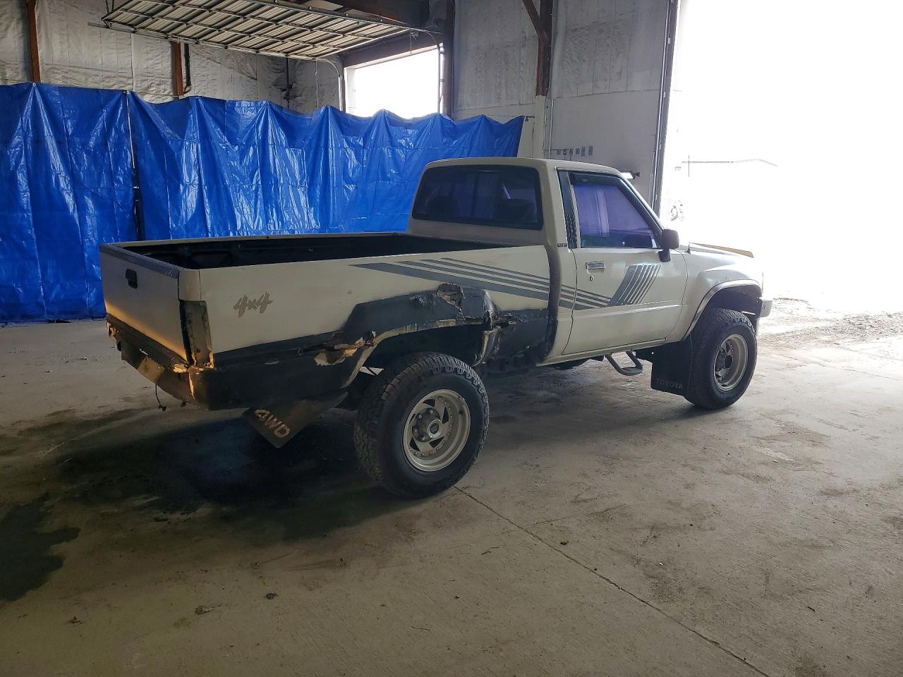TOYOTA PICKUP 1987 — 4