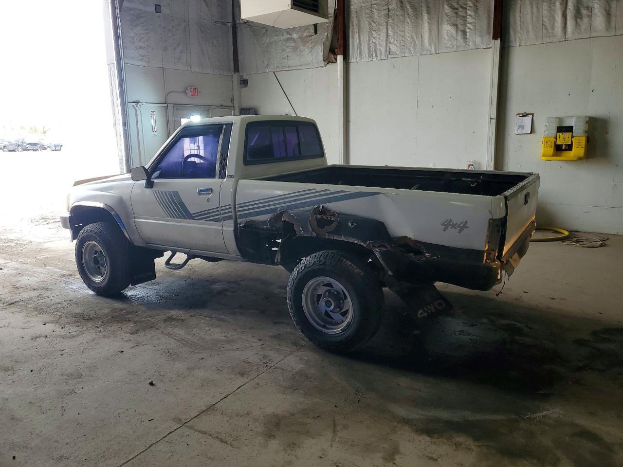 TOYOTA PICKUP 1987 — 3