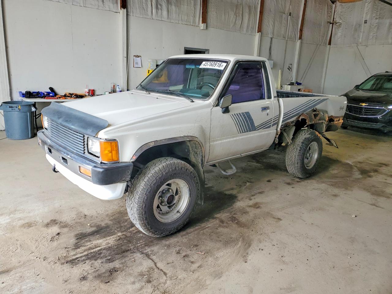 TOYOTA PICKUP 1987 — 2