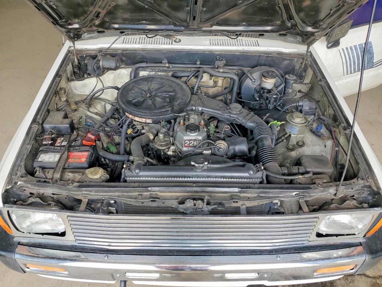 TOYOTA PICKUP 1987 — 12
