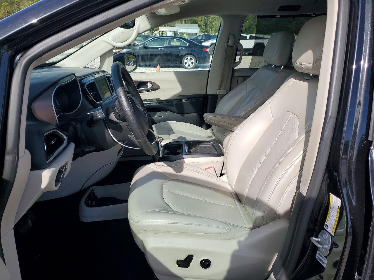 CHRYSLER VOYAGER 2021 — 8