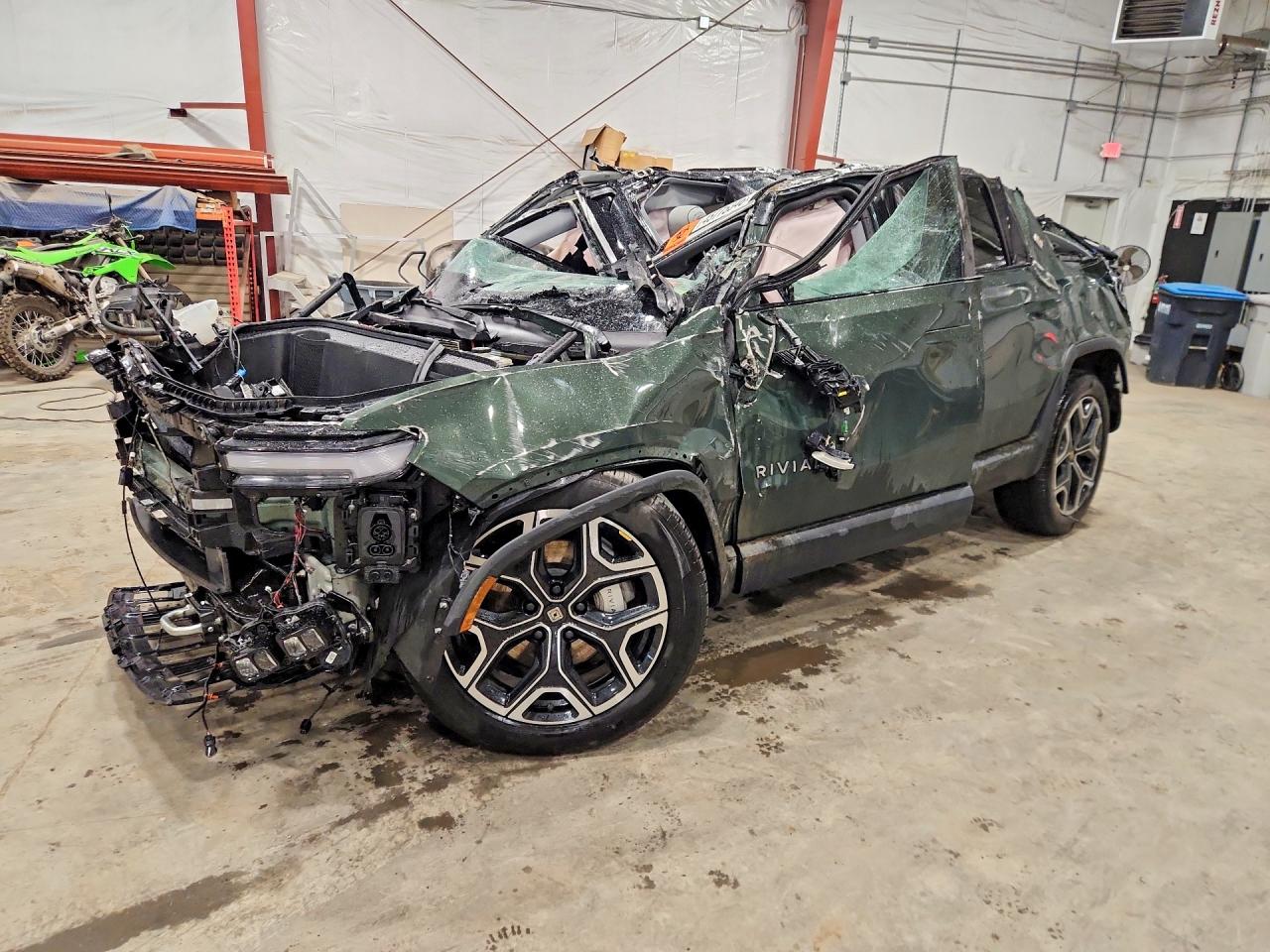 RIVIAN R1S 2025 — 2