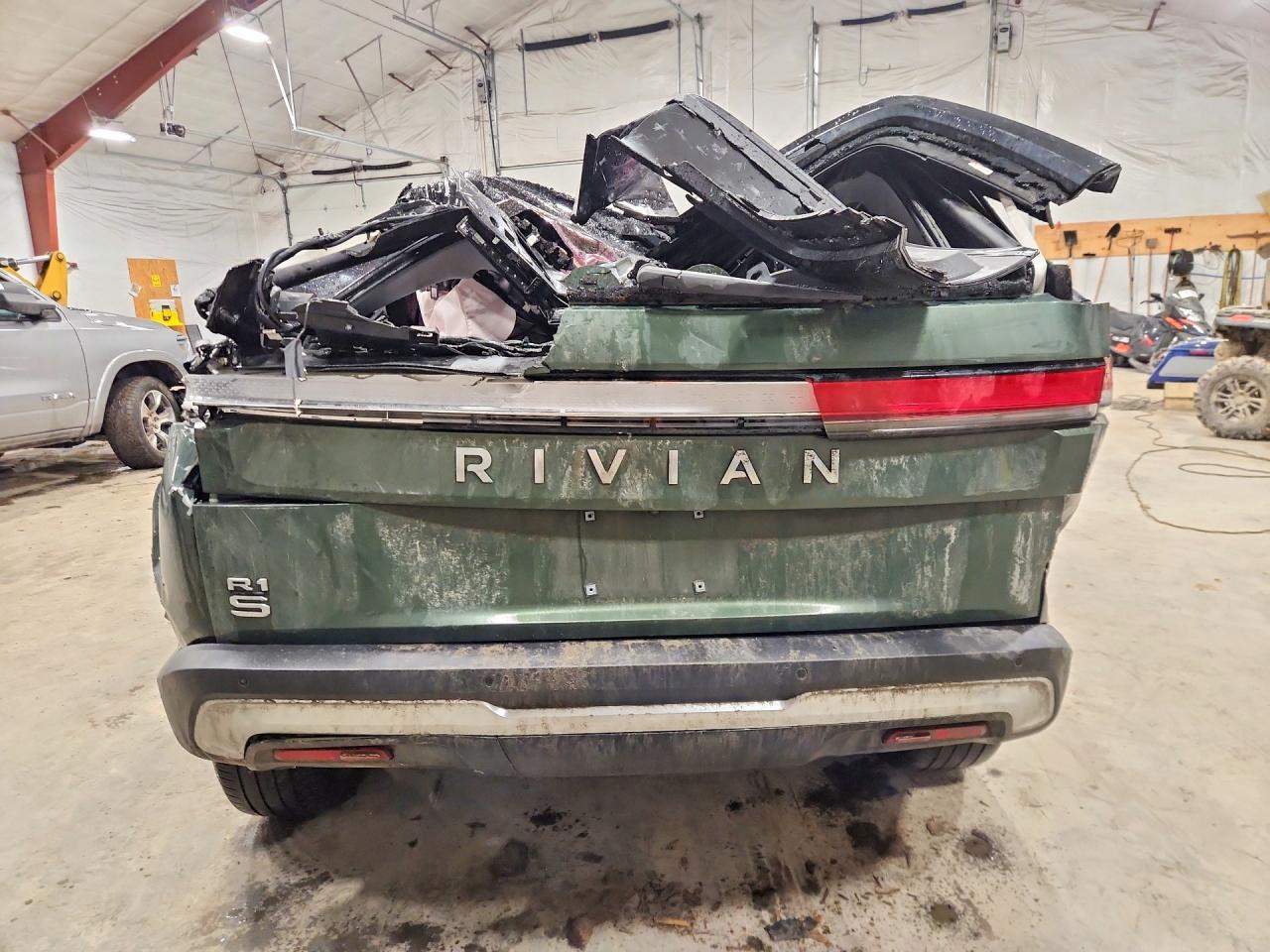 RIVIAN R1S 2025 — 7