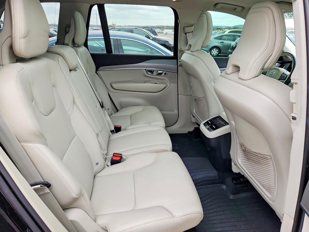VOLVO XC90 2023 — 12