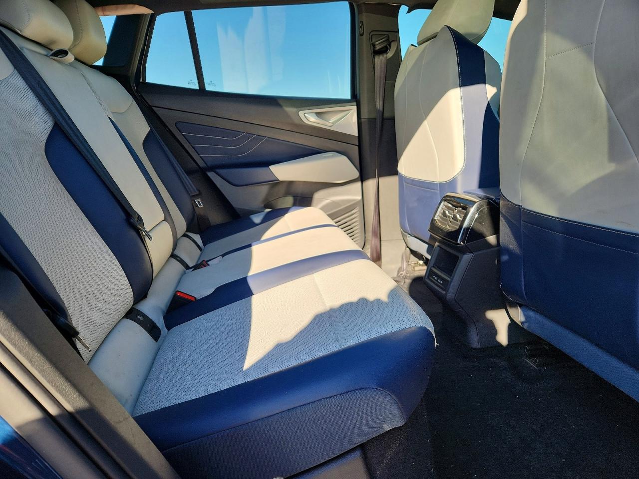 VOLKSWAGEN ID.4 2023 — 12