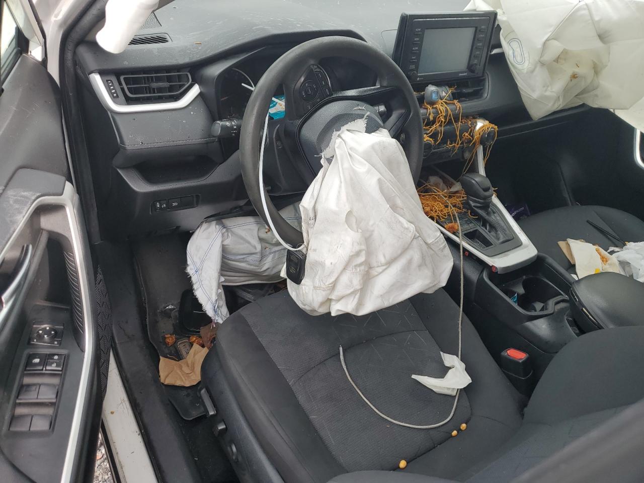 TOYOTA RAV4 XLE 2021 — 9