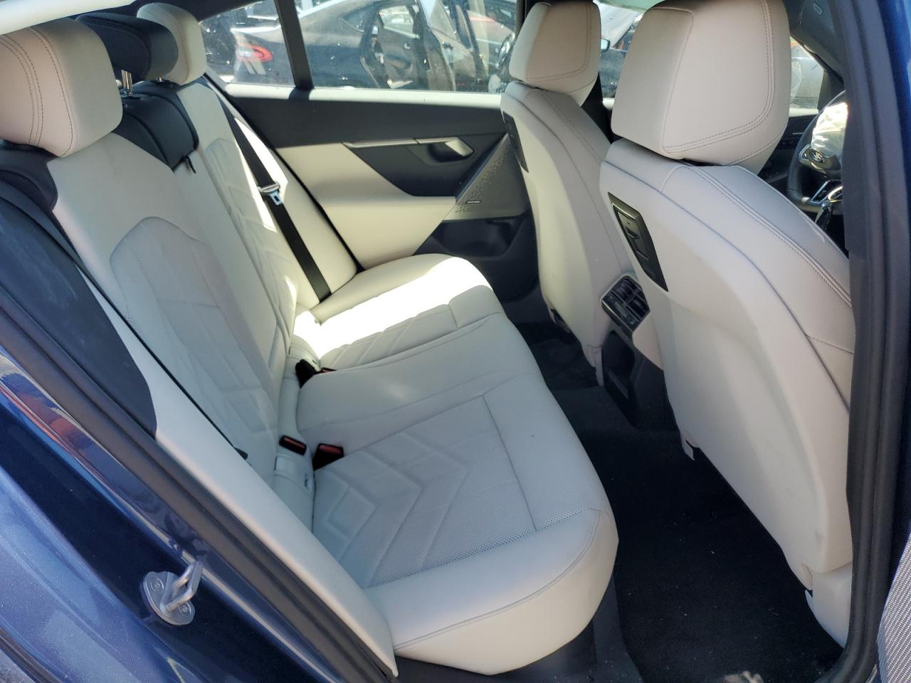 BMW 530 2024 — 11