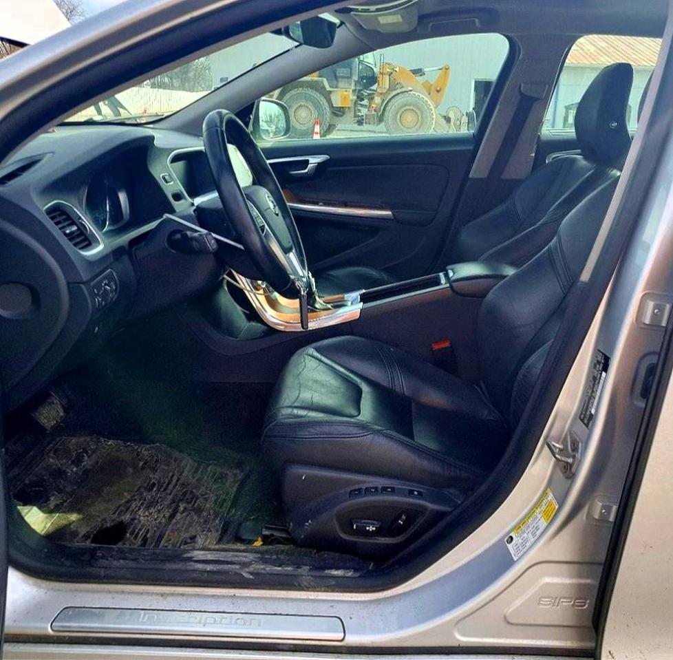 VOLVO S60 2017 — 8