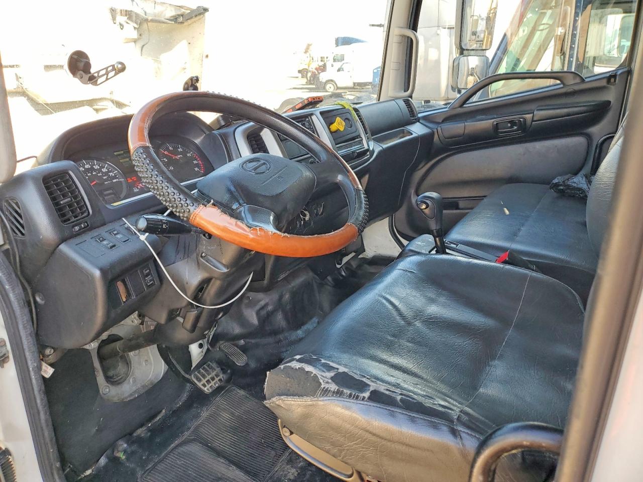 HINO 258/268 2019 — 9