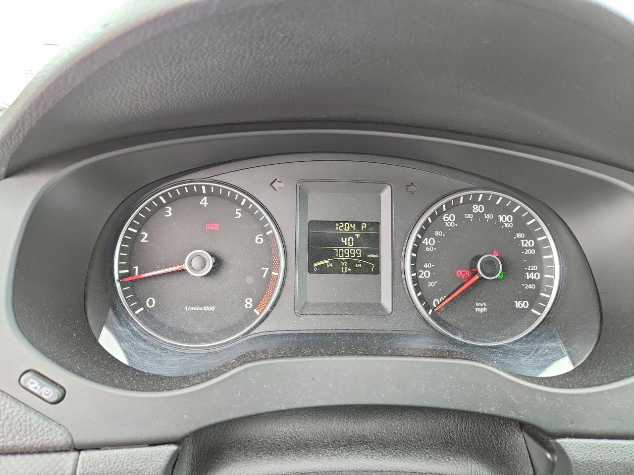 VOLKSWAGEN JETTA 2012 — 10
