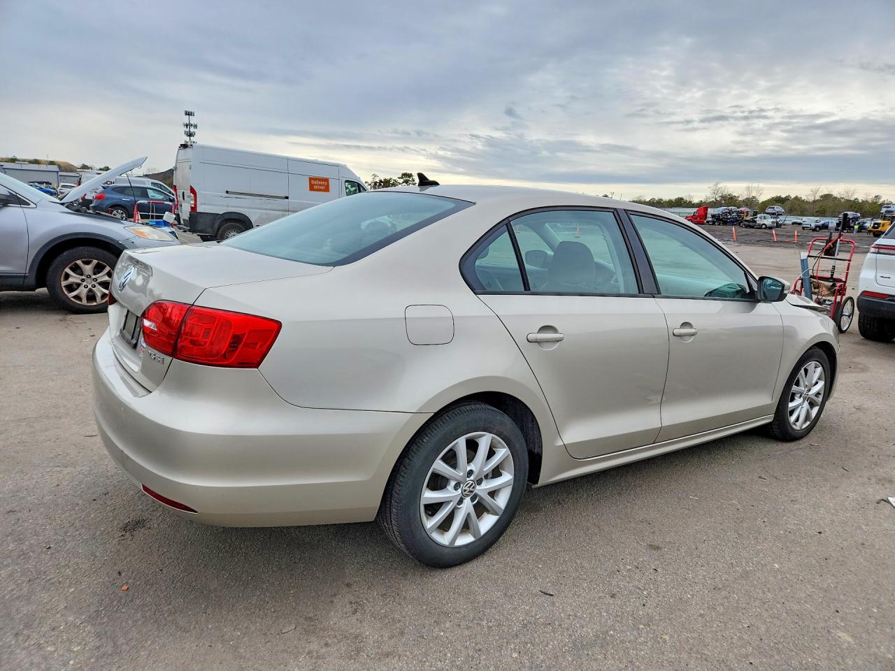 VOLKSWAGEN JETTA 2012 — 4