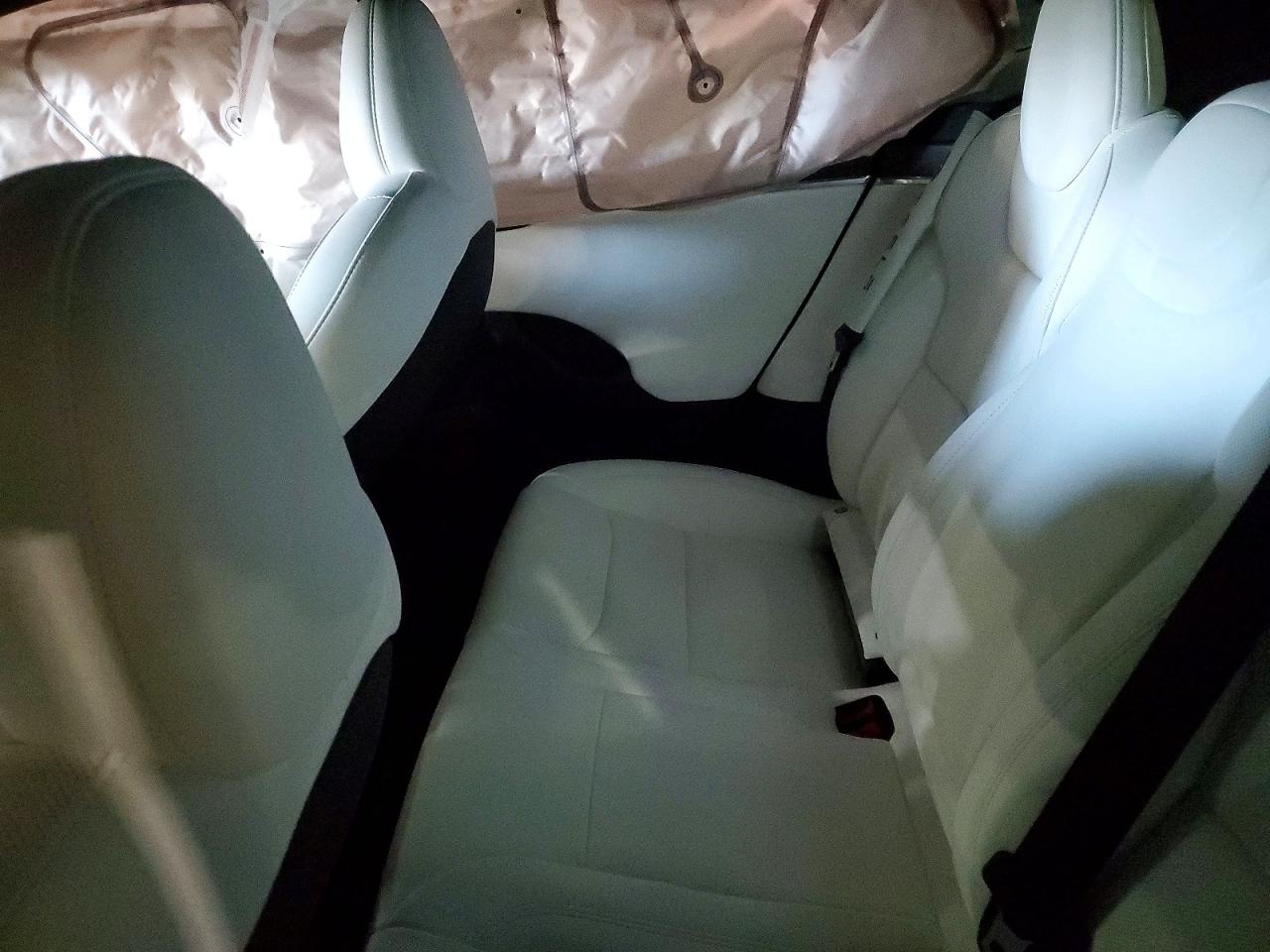 TESLA MODEL S 2022 — 11