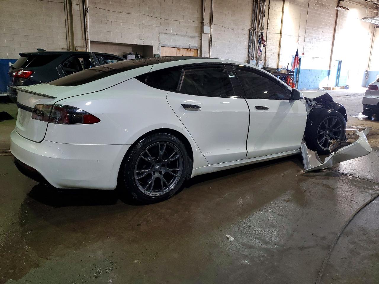 TESLA MODEL S 2022 — 4