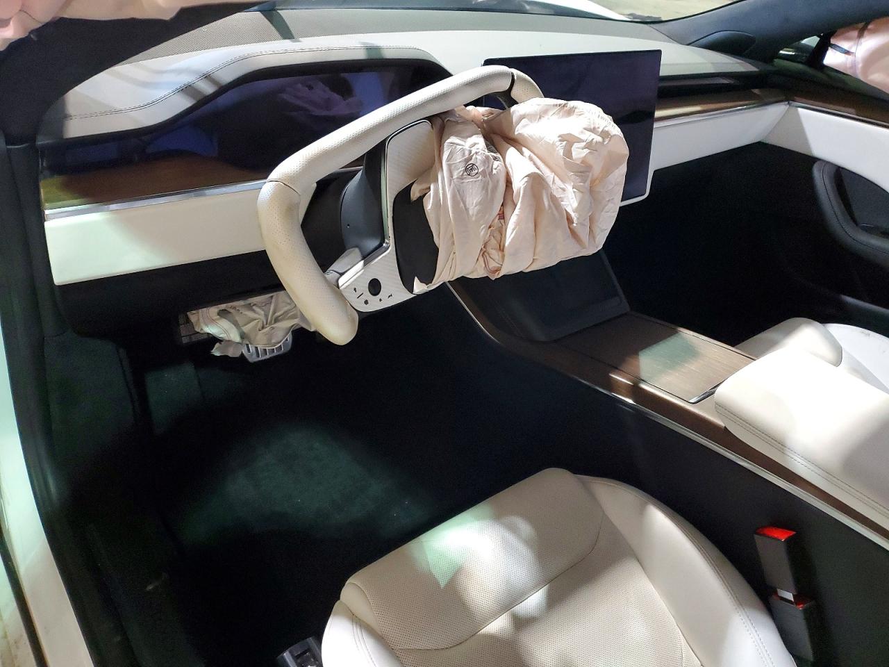 TESLA MODEL S 2022 — 9
