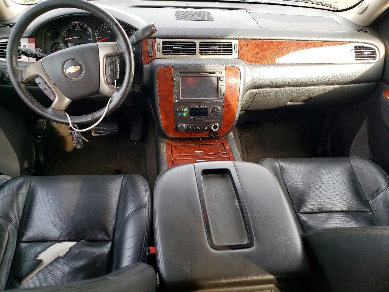 CHEVROLET SUBURBAN 2013 — 9
