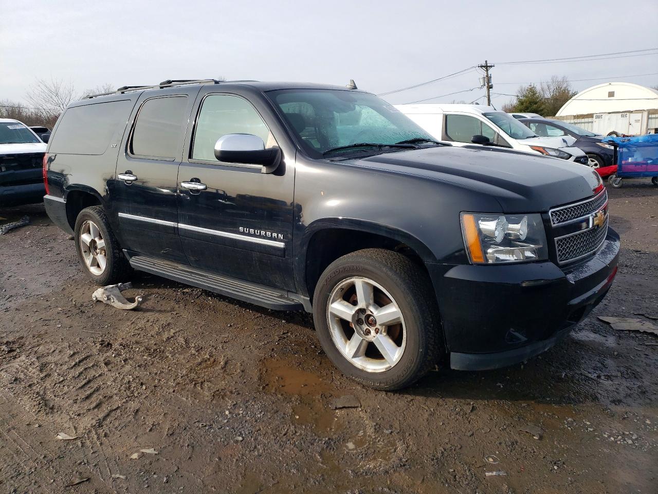 CHEVROLET SUBURBAN 2013 — 5