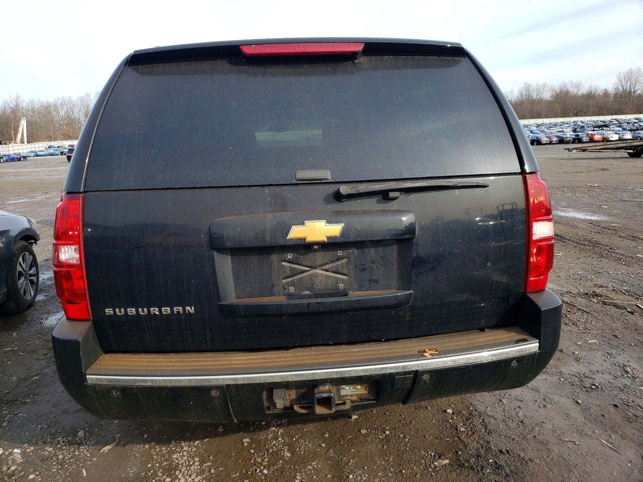 CHEVROLET SUBURBAN 2013 — 7