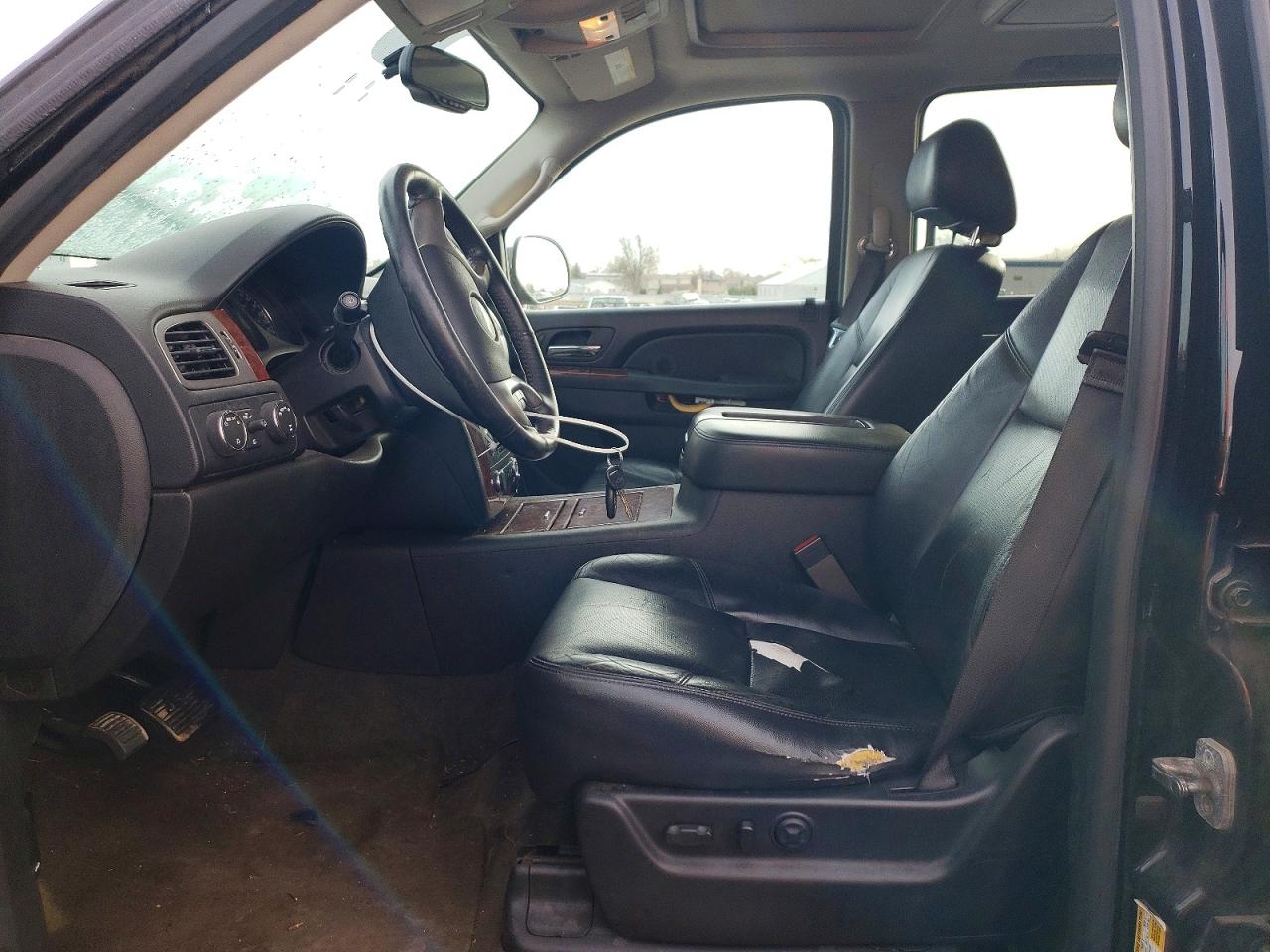 CHEVROLET SUBURBAN 2013 — 8