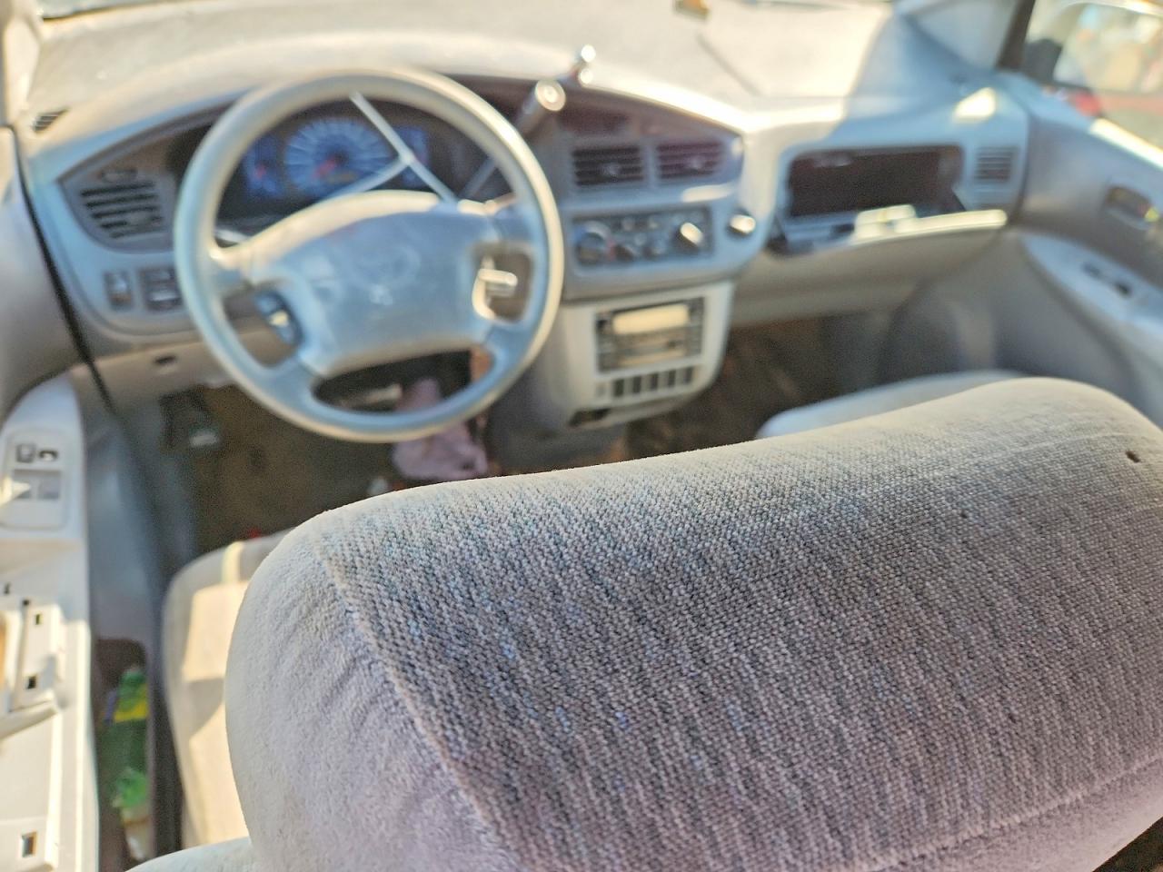 TOYOTA SIENNA 2002 — 9
