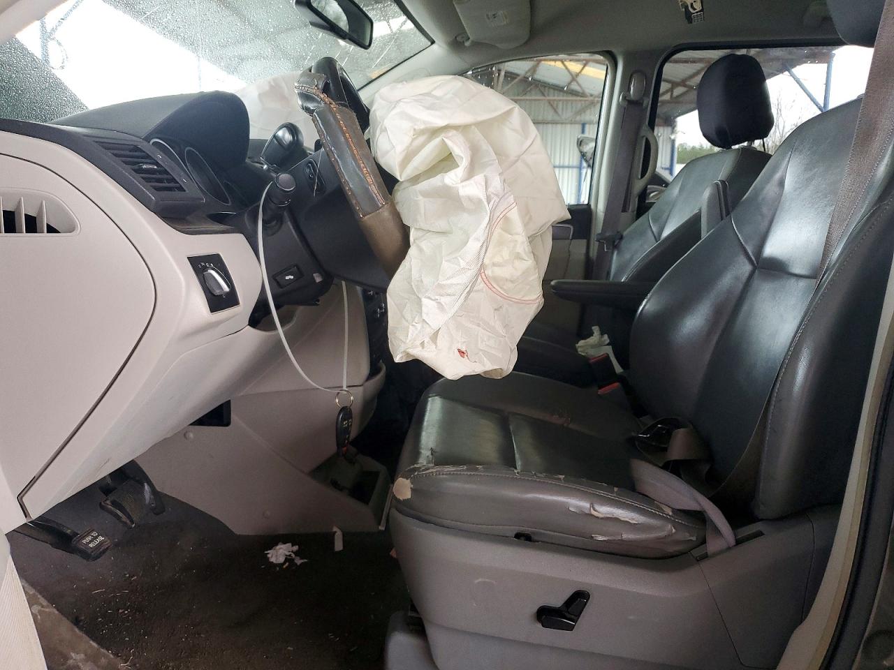 VOLKSWAGEN ROUTAN 2010 — 8