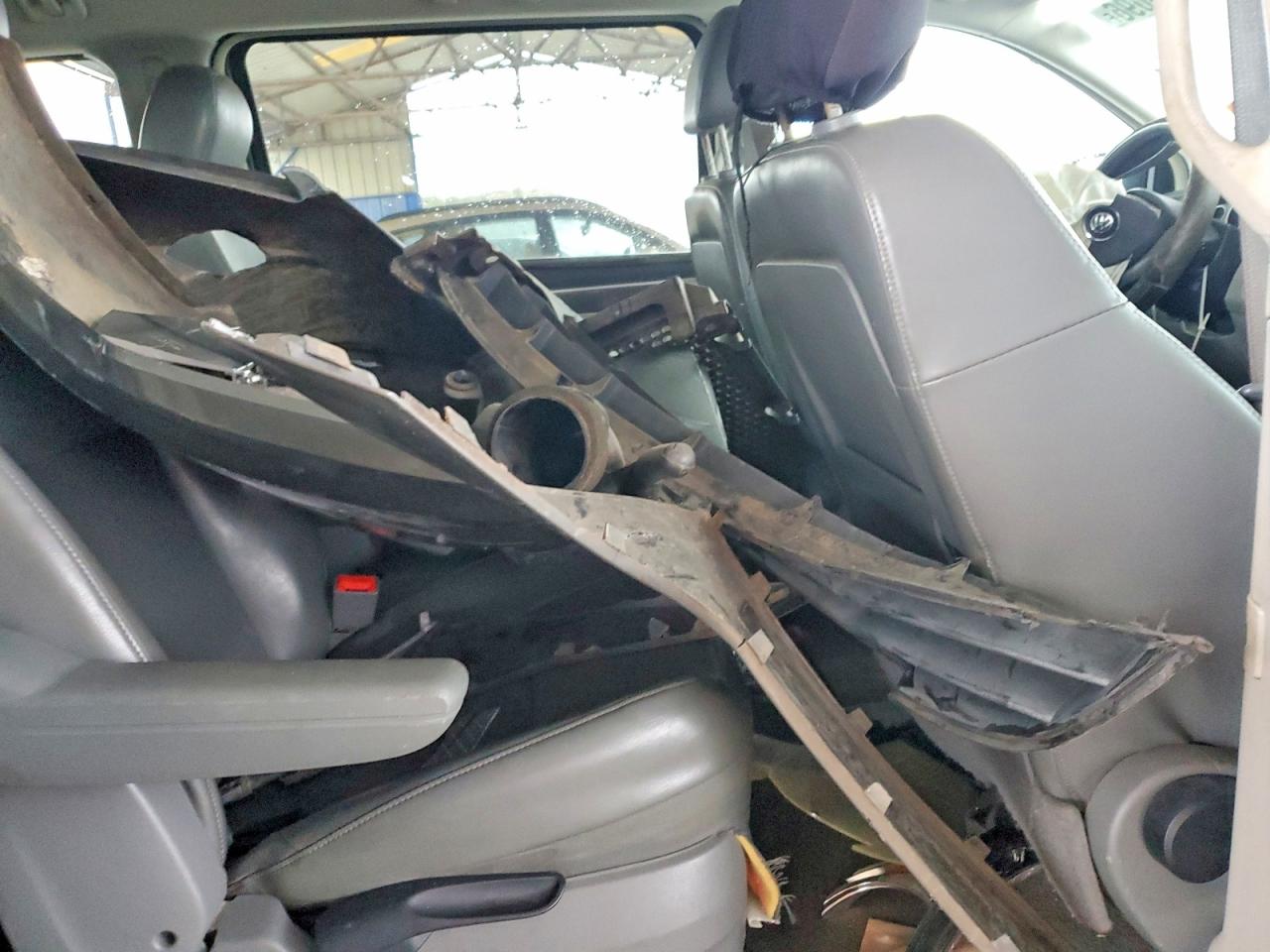 VOLKSWAGEN ROUTAN 2010 — 11